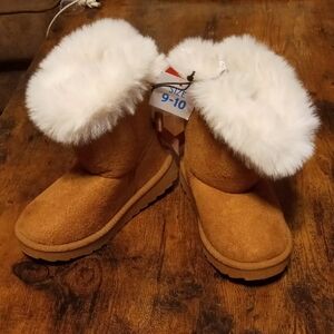 NWT Girls Kidgets Brown Suede Warm Easy On Boots Multiple Sizes Adorable NEW